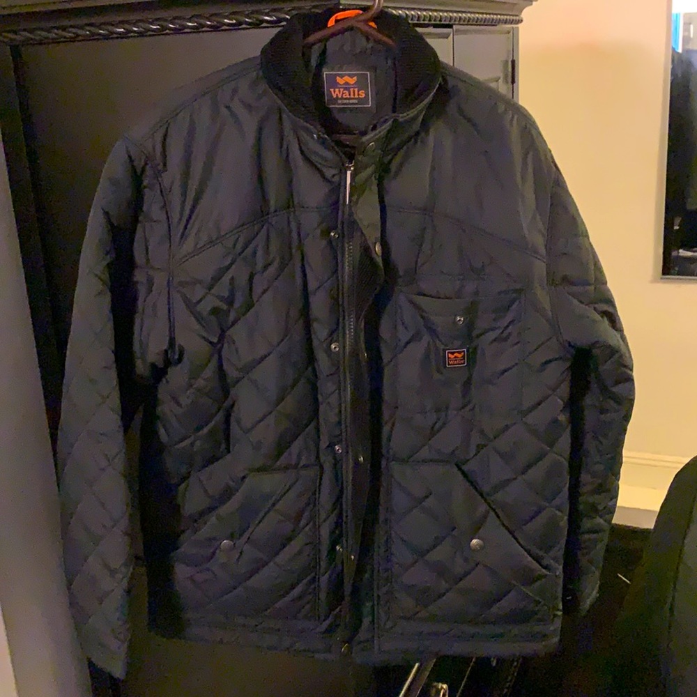 Walls, Black, Medium